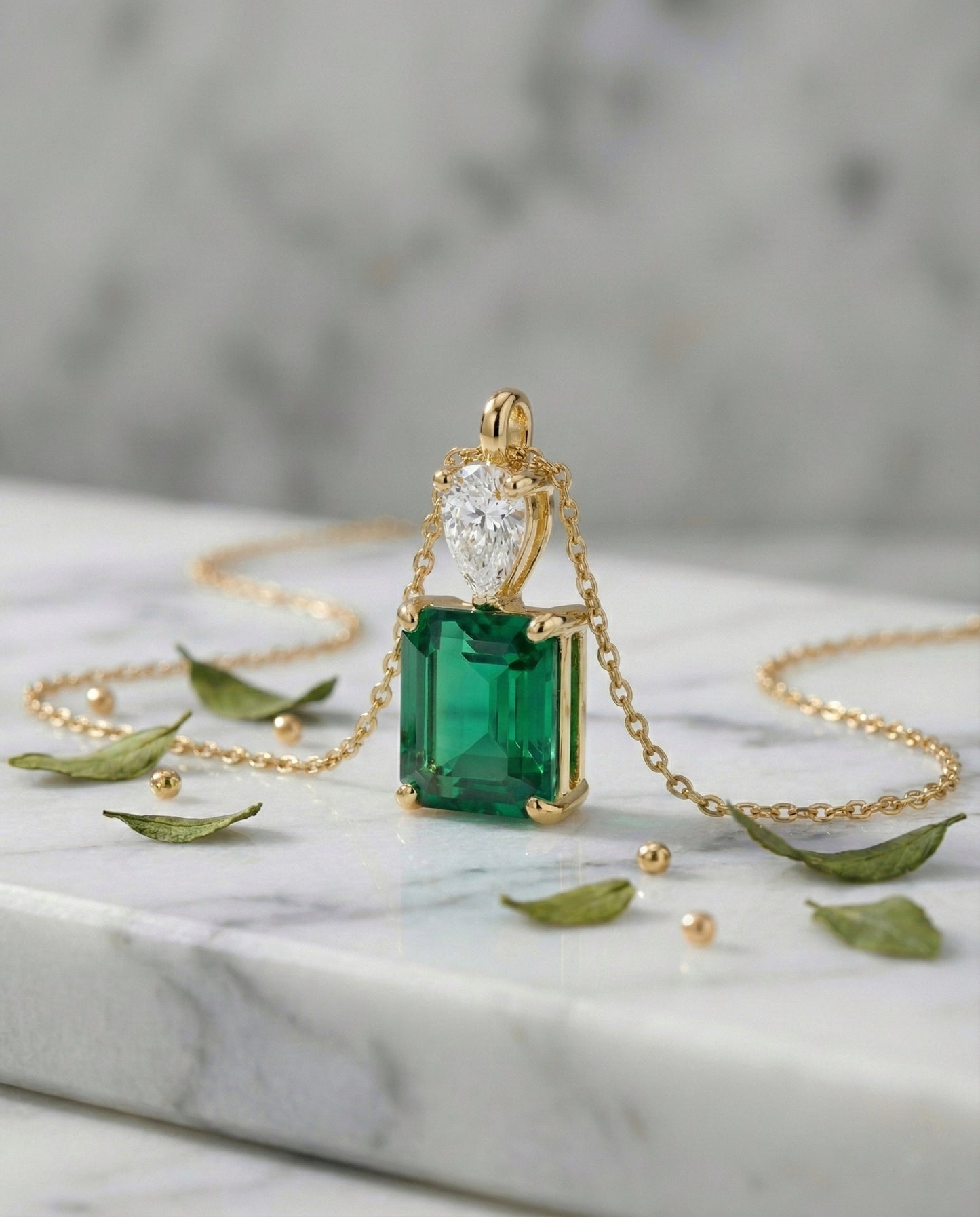 "Classic Emerald Duo Pendant" (Alloy brass)