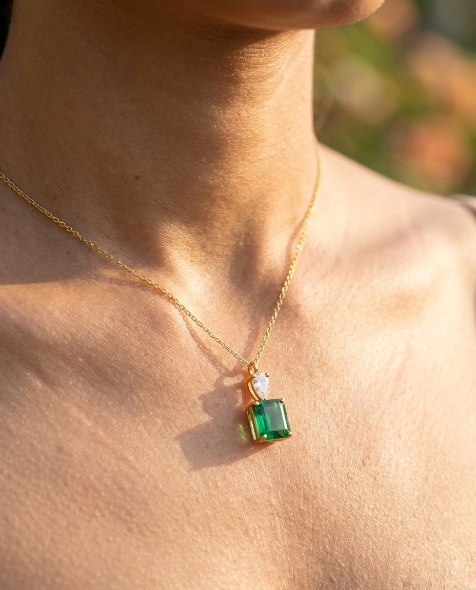 "Classic Emerald Duo Pendant" (Alloy brass)