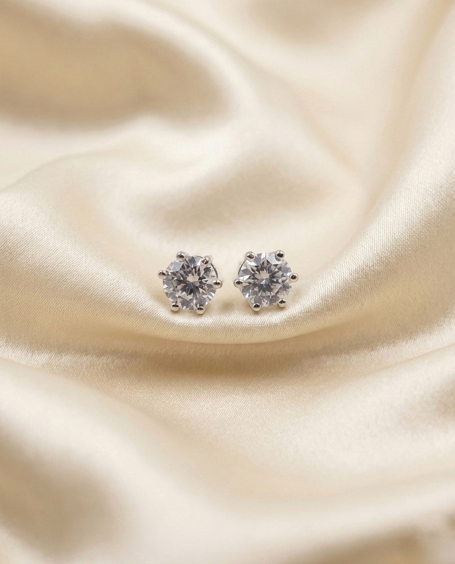 Diamond-Glow Studs
