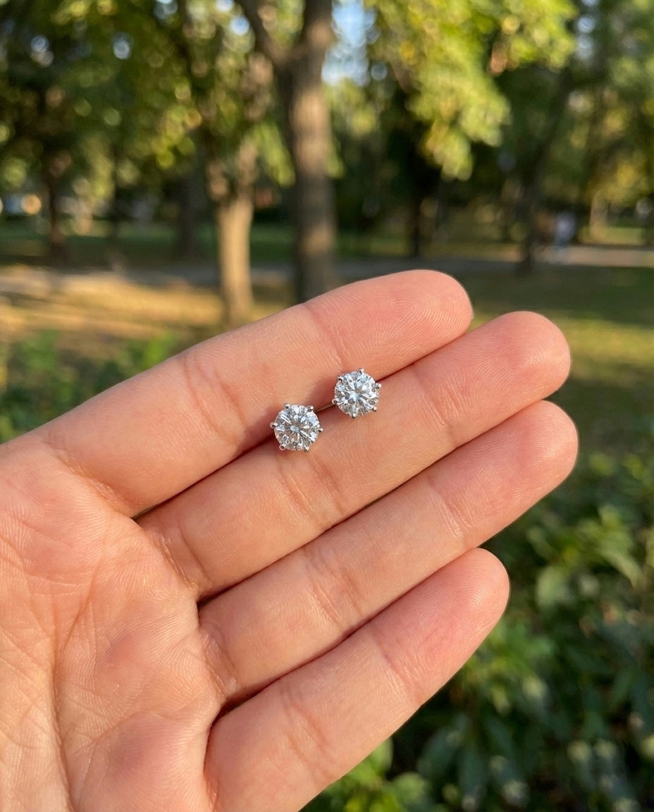 Diamond-Glow Studs