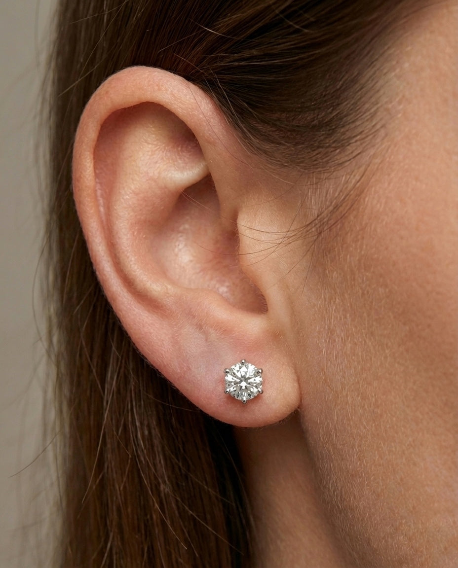 Diamond-Glow Studs